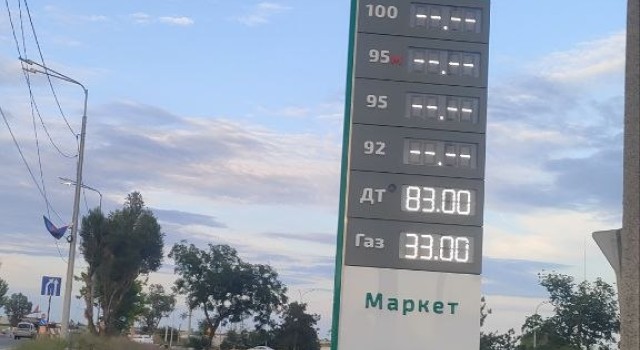 Всё под контролем», но бензин приходится искать: что происходит на заправках Мариуполя