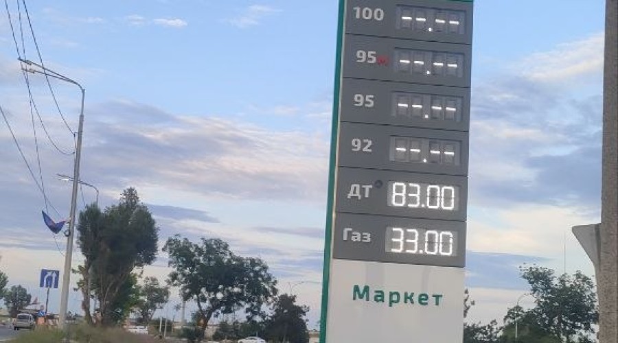 Всё под контролем», но бензин приходится искать: что происходит на заправках Мариуполя