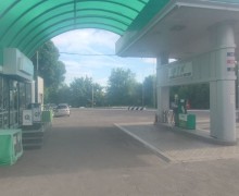 Всё под контролем», но бензин приходится искать: что происходит на заправках Мариуполя